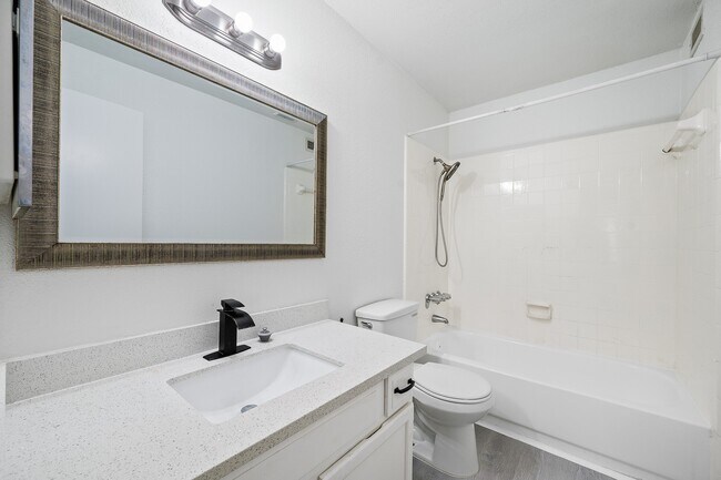 Building Photo - 10733 Braes Bend Dr