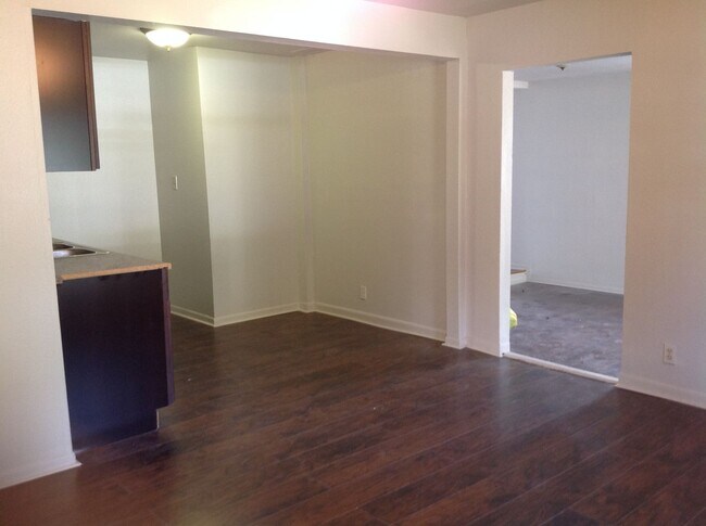 Building Photo - 206 Hub Ave