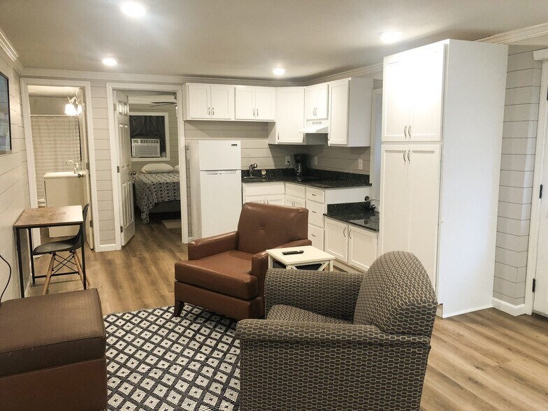 Building Photo - 1314 Golf Links Rd