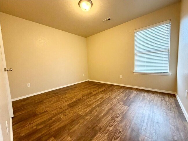 Building Photo - 610 Saddlehorn Dr