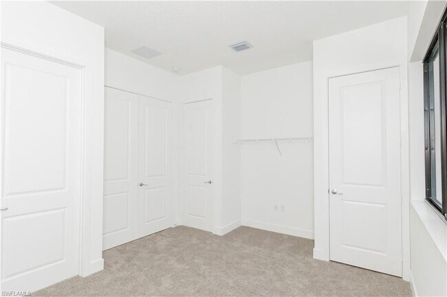Building Photo - 5114 Panella Ave
