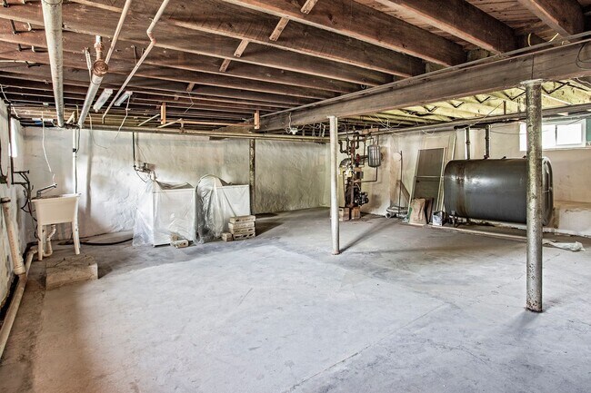 Building Photo - North Wilmington - 5 bedroom, 2 bathroom h...