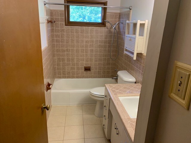 Building Photo - 2409 Fleetwood Dr
