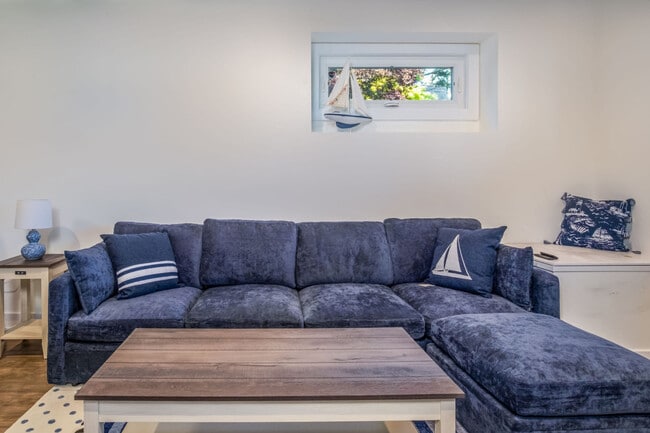 Building Photo - 184 Grand Ave