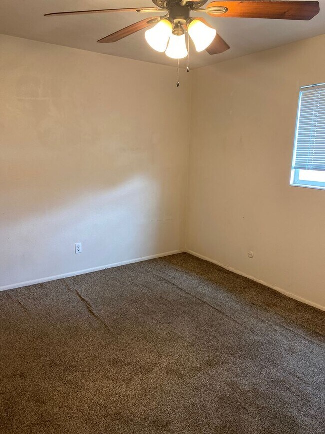 Building Photo - Maple Village Duplex