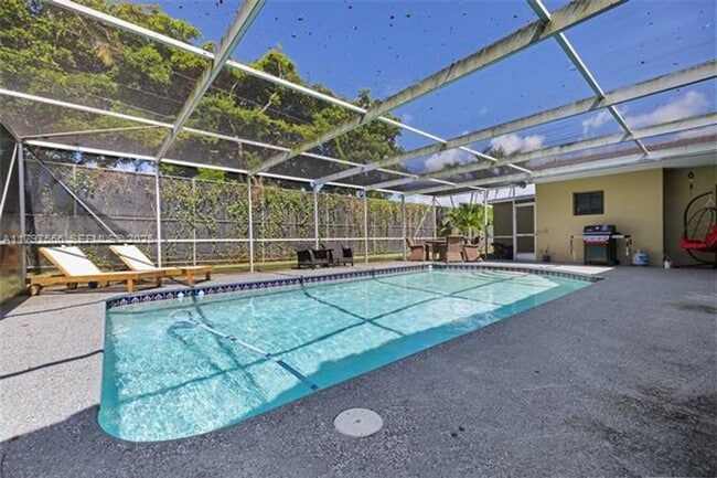 Building Photo - 20375 NE 22nd Pl