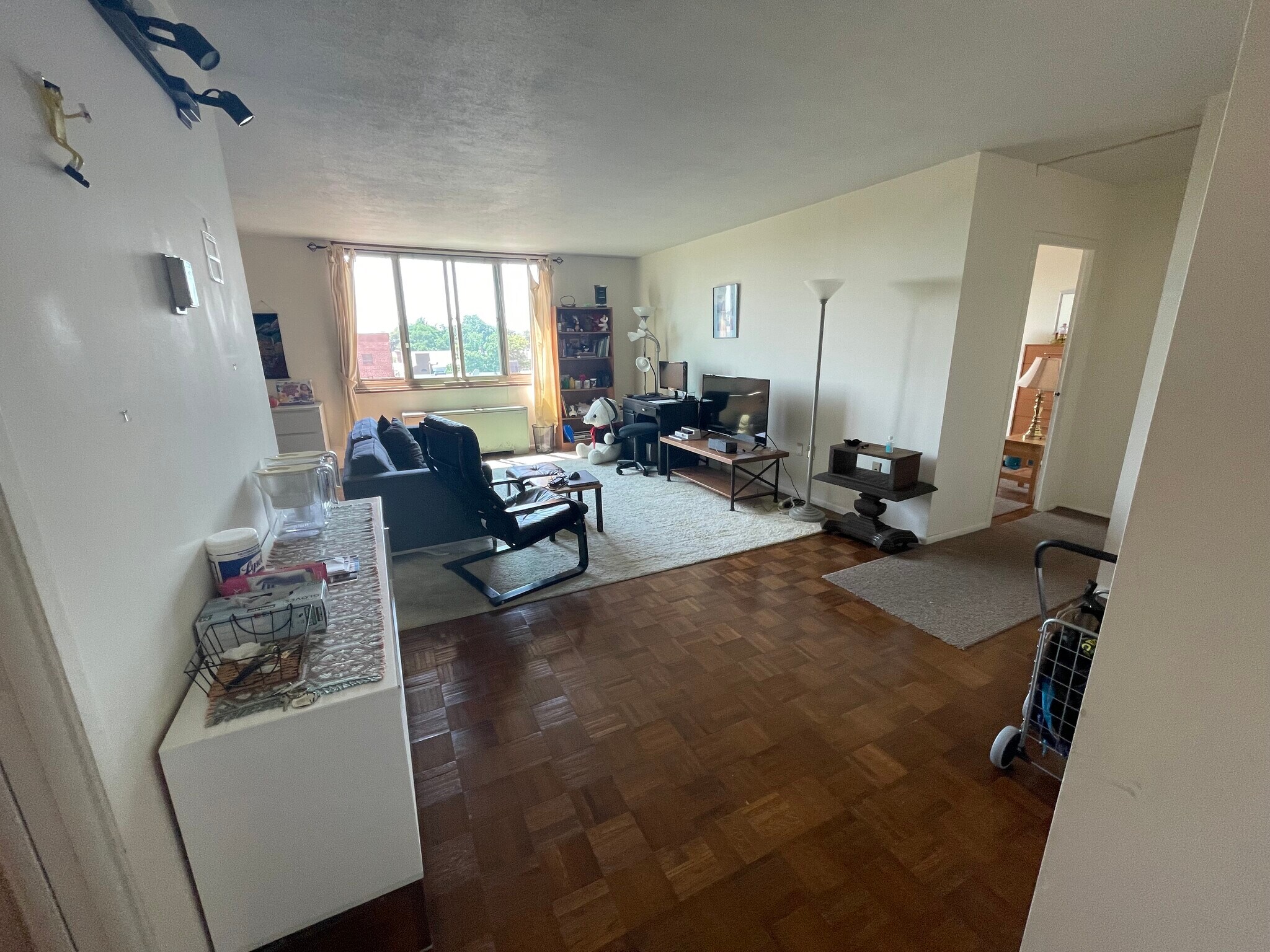 Building Photo - 1 E University Pky