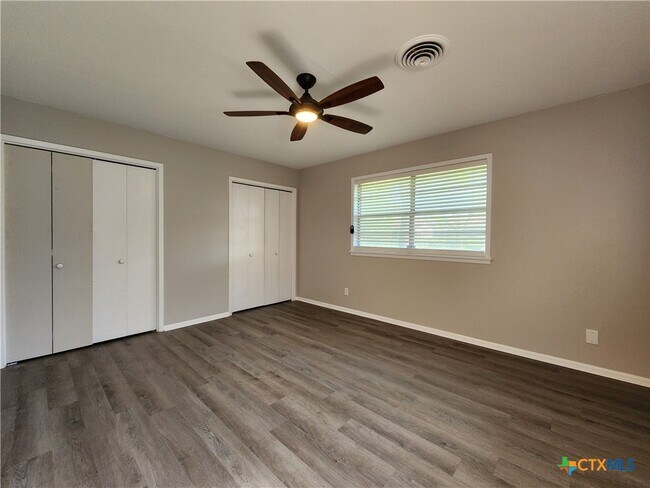 Building Photo - 273 Meadow Ave