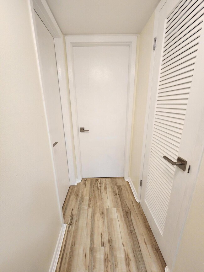 Building Photo - 106 Suffolk C