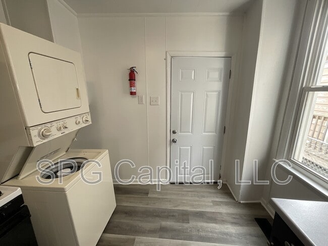 Building Photo - 724 Glen Pl