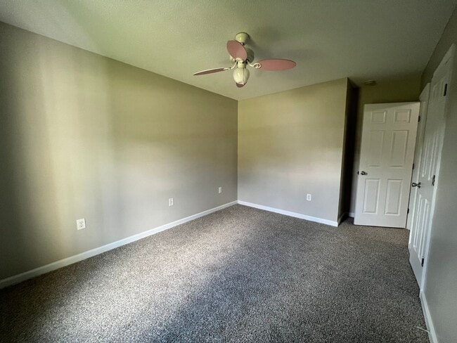 Building Photo - Charming three bedroom two bath home that is located close to MCAS New River and Stone Bay. Just ...