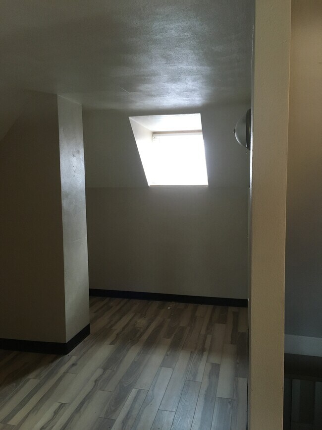 Building Photo - 1569 1st Ave SE