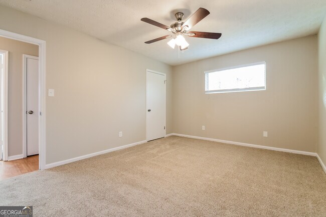 Building Photo - 640 Butterfield Ln