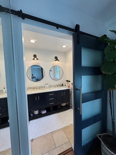 Building Photo - 417 E Miramar Ave