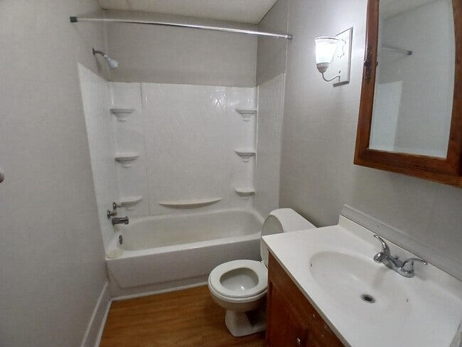 Building Photo - 126 E Main St