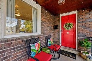 Building Photo - 980 E Bryan Ave