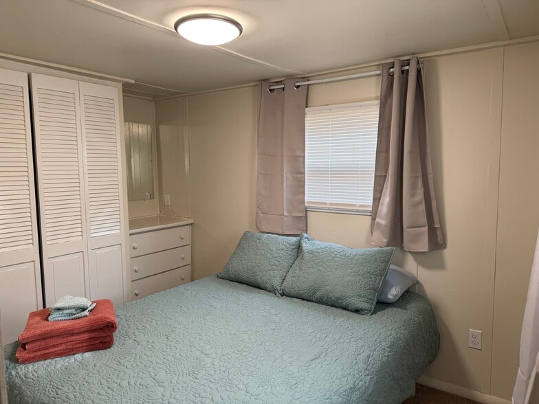 Building Photo - 60 Kraman Ln