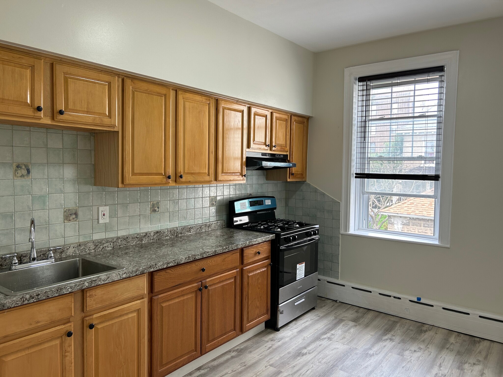 Building Photo - 536 44th St