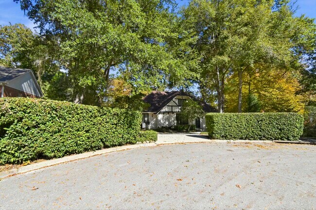 Building Photo - 2492 Elfinwing Ln