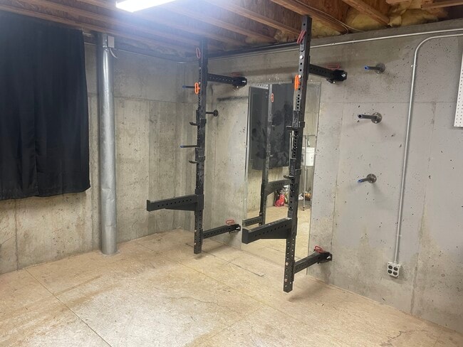 Building Photo - 3228 W Girard Ave