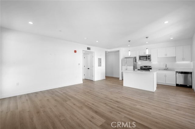 Building Photo - 10657 Moorpark St