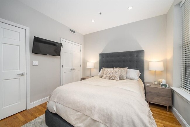 Building Photo - 822 Garden St