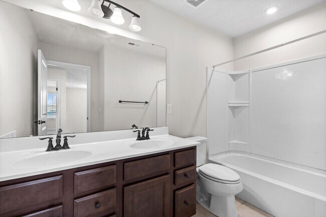 Building Photo - 2214 Larkspur Dr