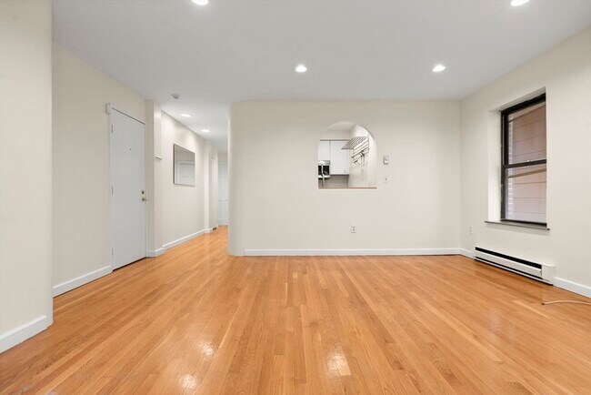 Building Photo - 18 E Springfield St