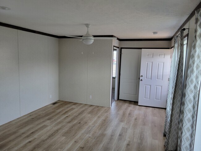 Building Photo - 19 Canal Dr