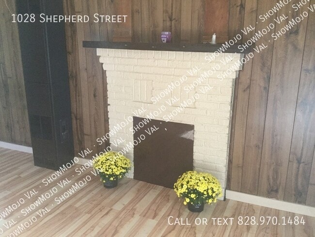 Building Photo - 1028 Shepherd St