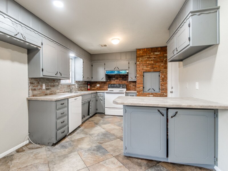 Building Photo - 8604 NE 33rd St