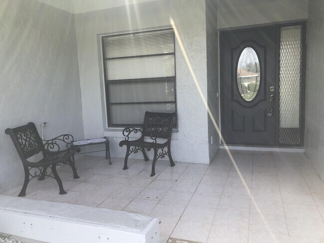 Building Photo - 456 Boxwood Ct