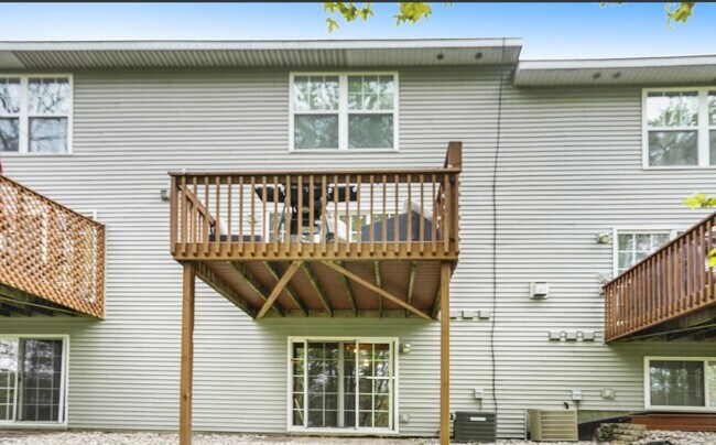 Building Photo - 768 Four Ponds Ct SE