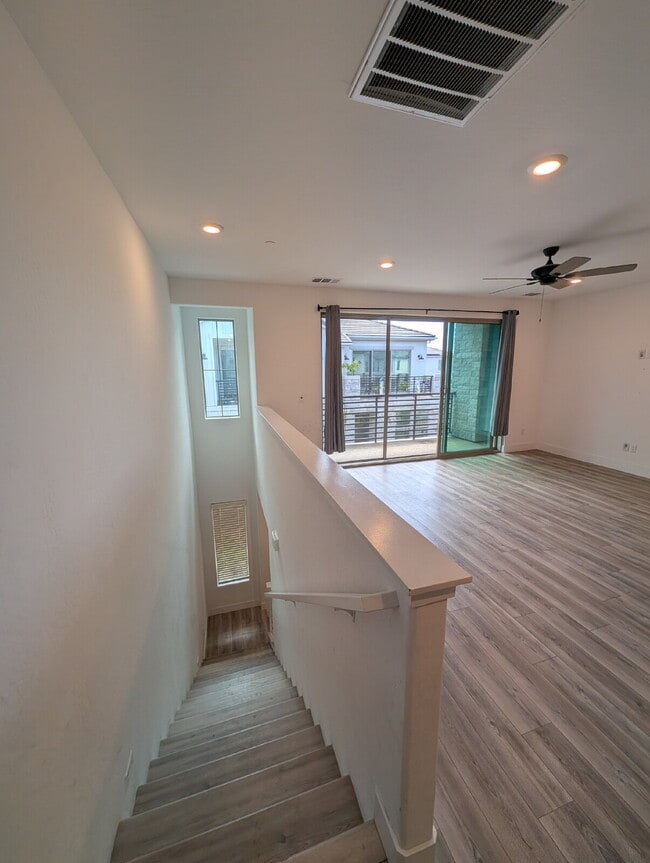 Building Photo - 563 N Cindy Ln