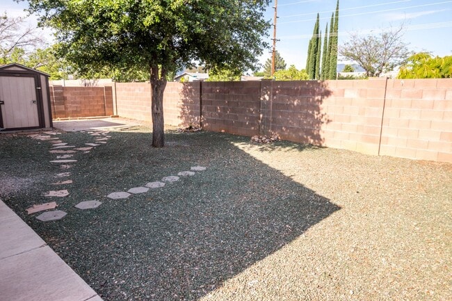 Building Photo - Charming 3-bedroom, 2-bathroom Home w/ 2 C...