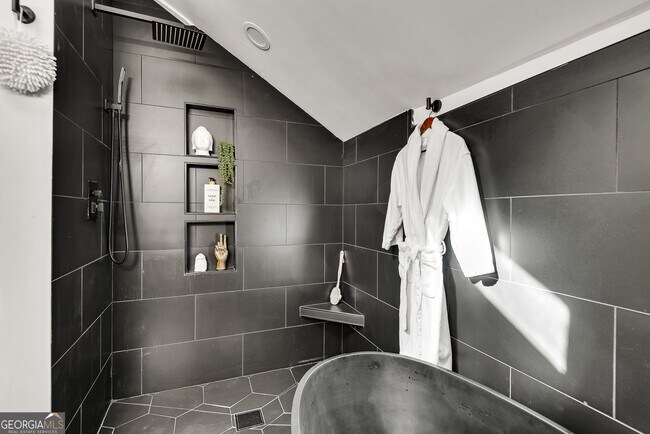 Building Photo - 901 Argonne Ave NE