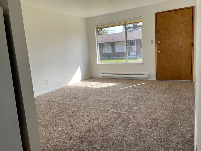 Living room - 10817 Kendrick St SW