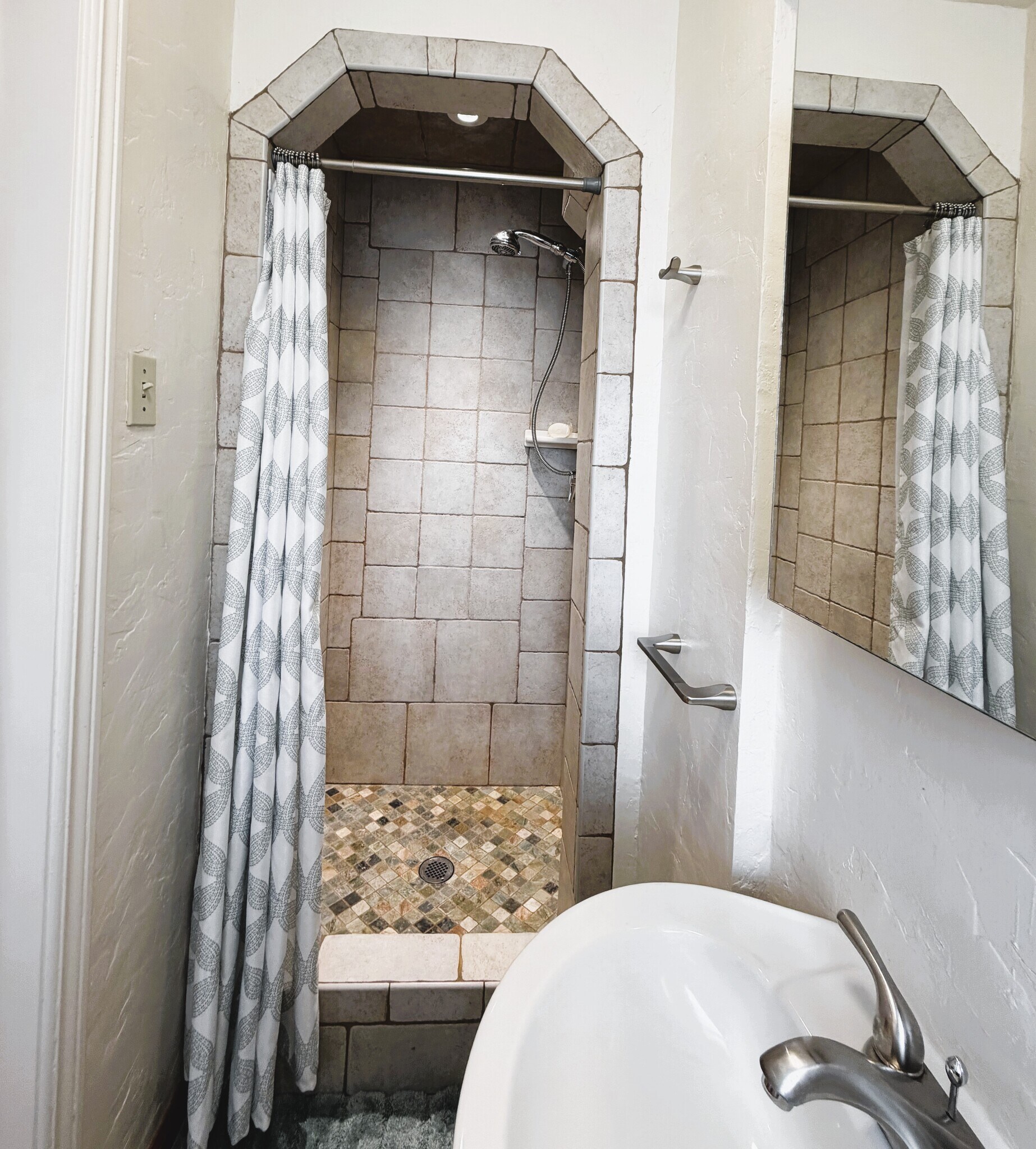 Full tiled shower - 2919 23rd Ave
