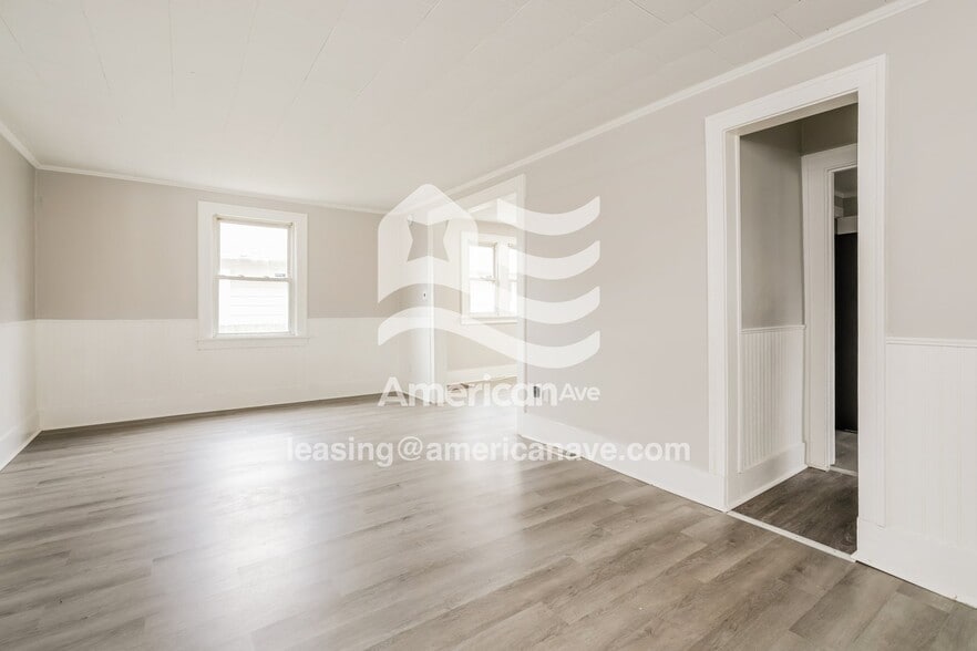 Building Photo - 1115 E Dayton St