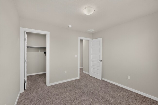 Building Photo - 9930 Isla Pl