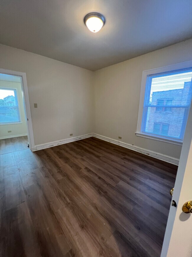 Building Photo - 1022 N Menard Ave