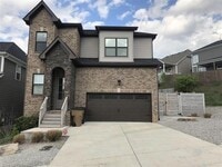 Building Photo - Extremely well maintained 3-bedroom, 2.5-bath home located in the highly desirable Woodlands comm...