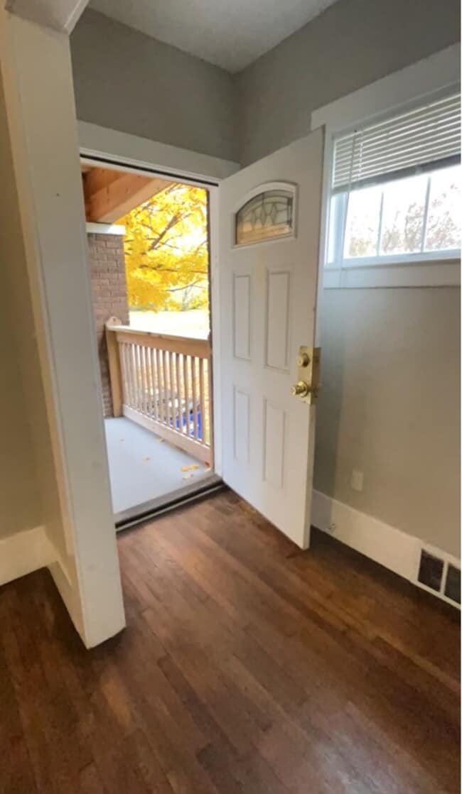 Building Photo - 7426 Dunedin St