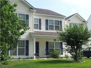 Building Photo - 4 Bedroom, 2.5 Bath Home located in Summer...
