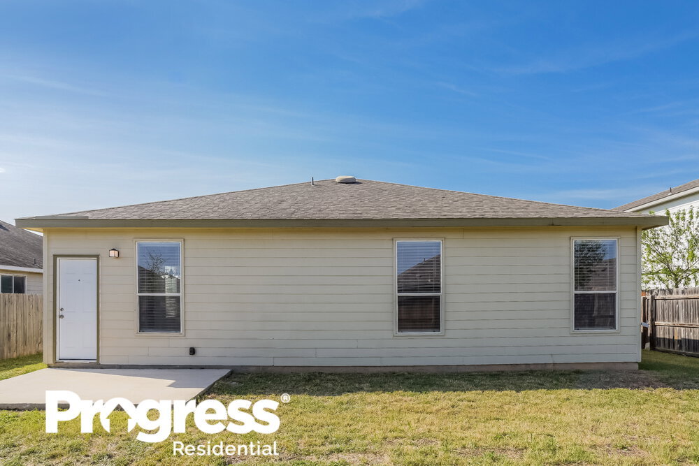 Building Photo - 200 Rustic Acres