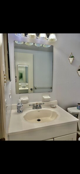 Building Photo - 2337 Hama Dr