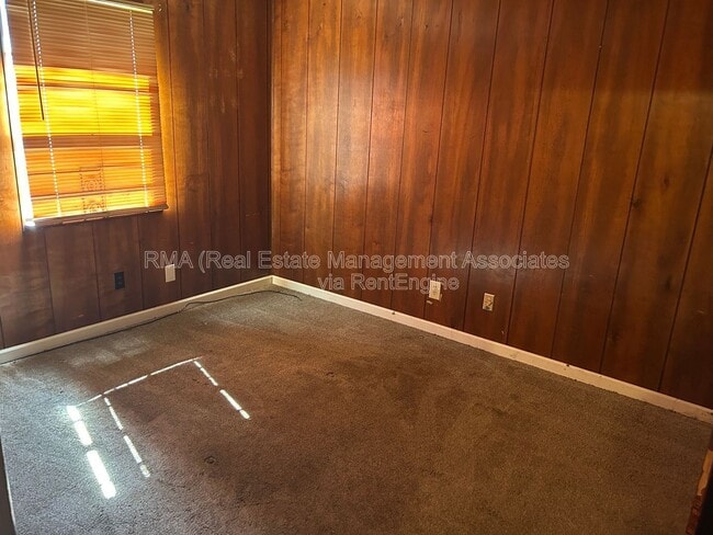 Building Photo - 210 E Chappell St