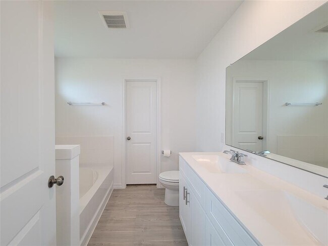 Building Photo - 166 Longhorn Run Dr