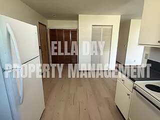 Building Photo - 3120 N Applewood Dr