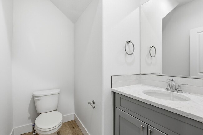 Building Photo - 631 Creative Way